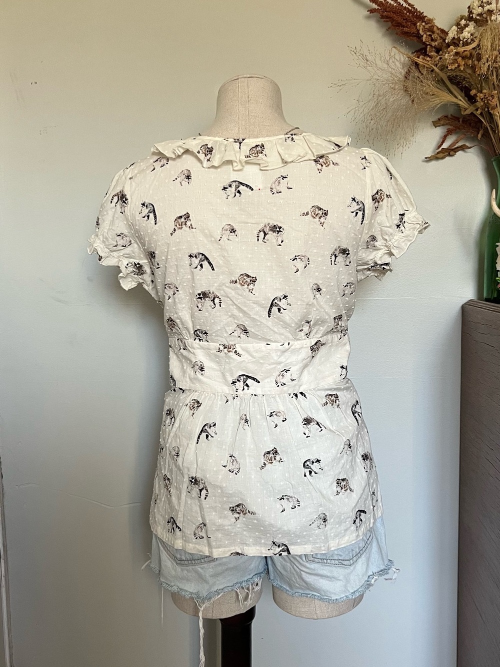 Anthropologie Rebekah Maysles Cream Racoon Print Ruffle Blouse - Picture 3 of 6